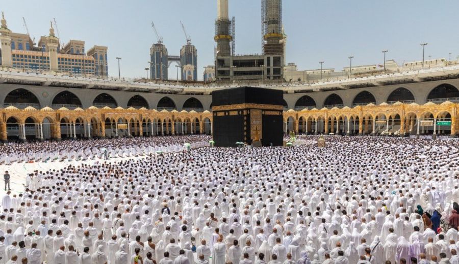 الحج: إتاحة قدوم المعتمرين من خارج المملكة إلكترونيًّا عبر  3 خطوات
