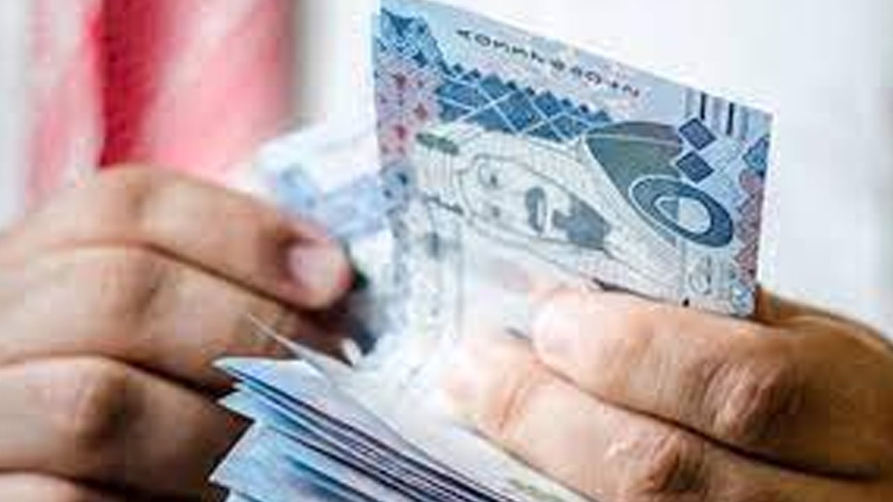 هل تصرف المعاشات والمستحقات قبل العيد؟ «التأمينات» تُجيب 
