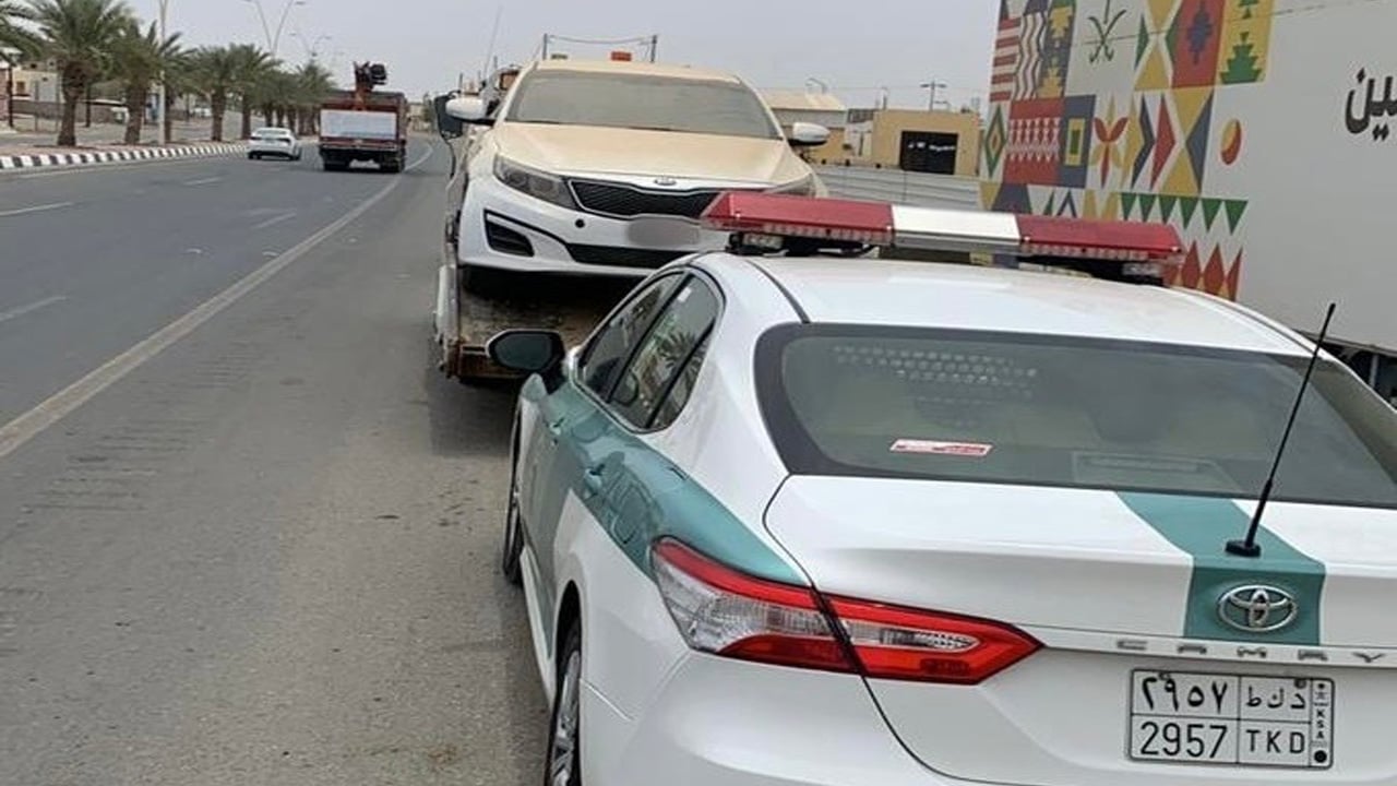 وثق مخالفته عبر مواقع التواصل.. مرور جازان يضبط مفحط «الدرب»
