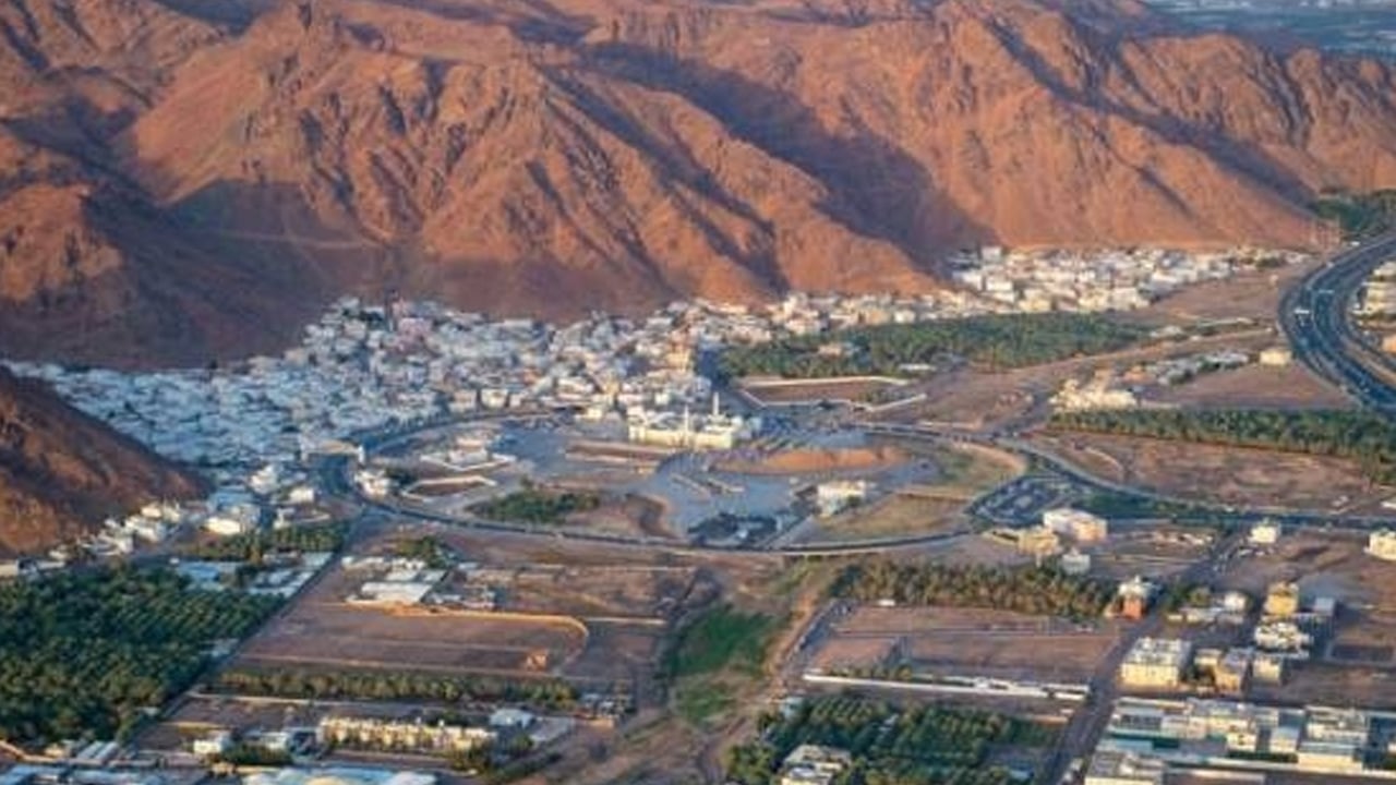 «جبل يحبنا ويحبه».. زيارة إلى «أحد» تكشف عبقرية الزمان والمكان 
