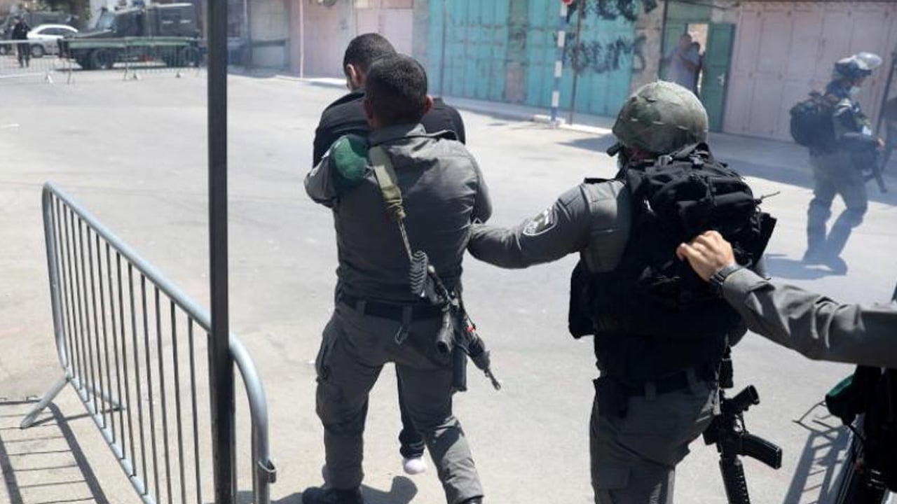 قوات الاحتلال تقتحم المسجد الأقصى.. وإصابة 8 فلسطينيين في اشتباكات
