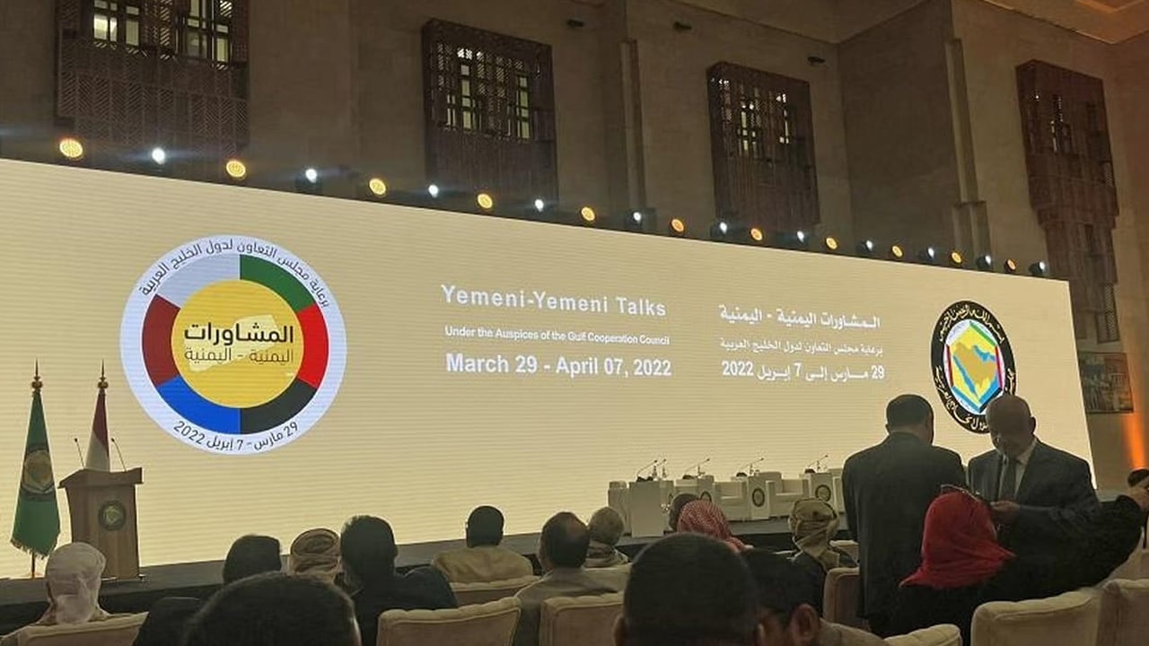 مسؤول يكشف آخر تطورات المشاورات اليمنية 
