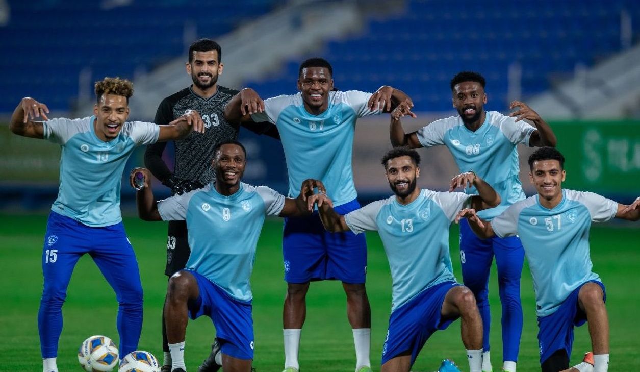 موعد مباراة الهلال والاستقلال.. التشكيل المتوقع والقنوات الناقلة

