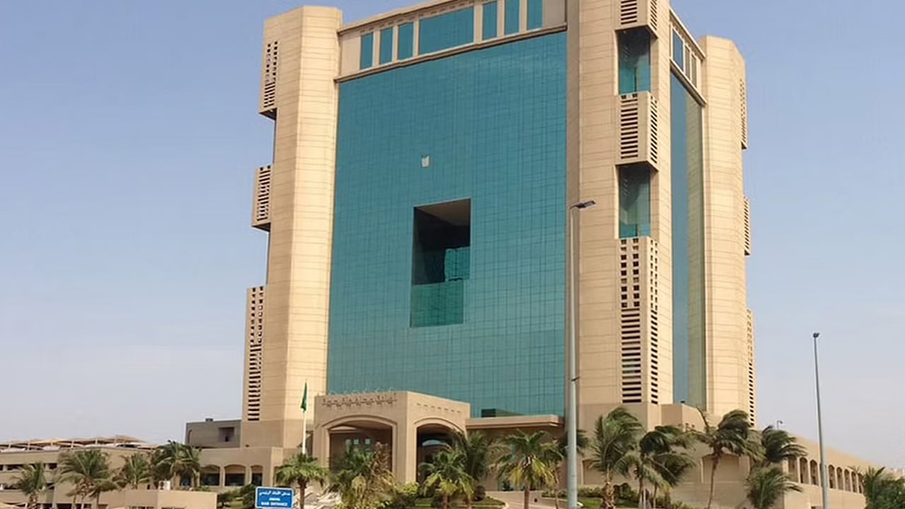 رصد تعديات تعترض مسار شارع في أبحر الجنوبية.. وأمانة جدة تشرع في تحريره
