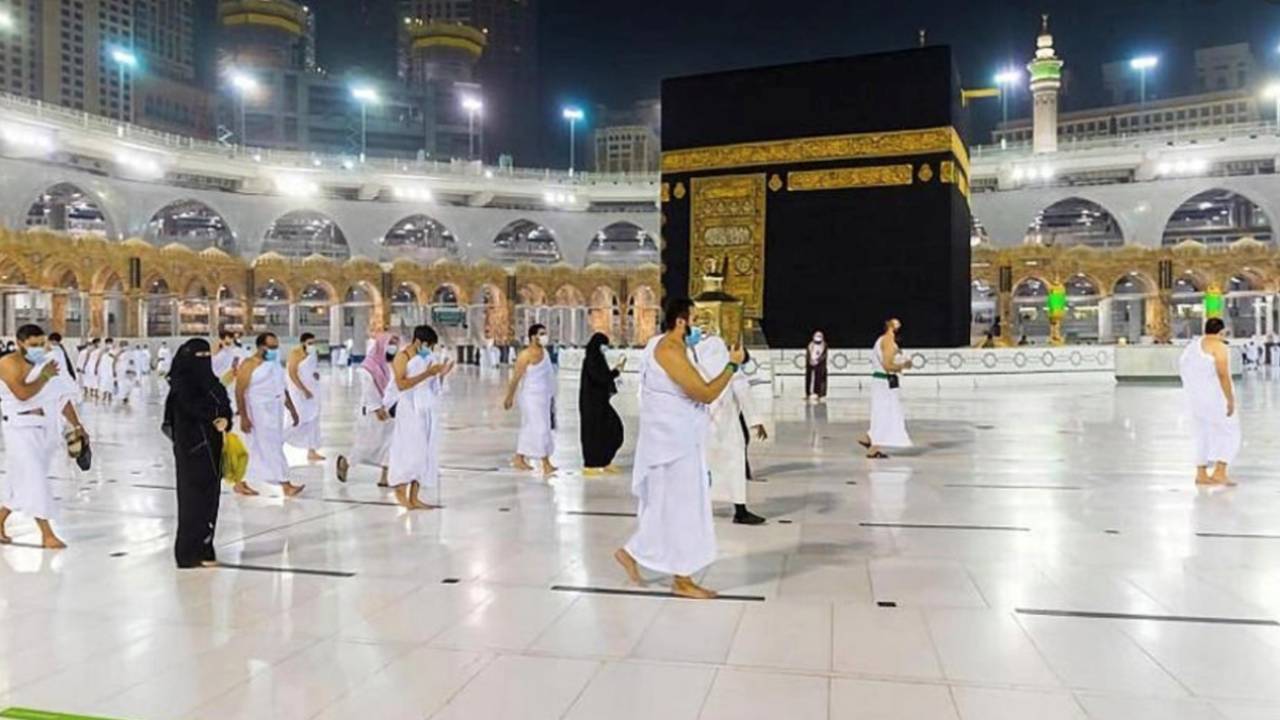 بشروط وضوابط صحية.. وزارة الحج والعمرة تعلن رفع عدد حجاج هذا العام إلى مليون حاج

