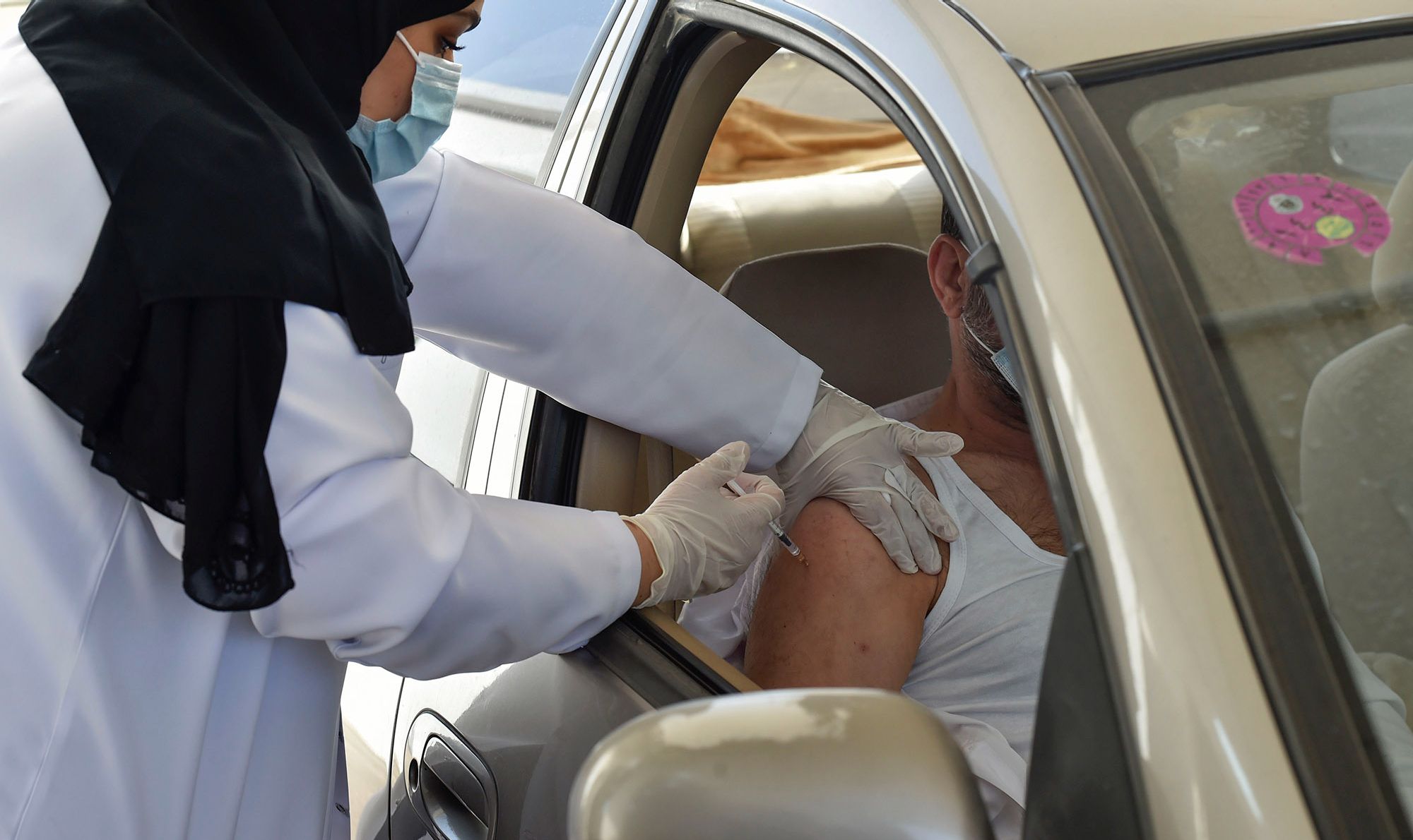 112 مليون جرعة لقاح كورونا في الخليج.. ونسبة التعافي بالمملكة تصل لـ98%

