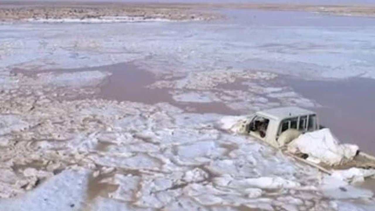 
مقطع يوثق جريان سيل وبرد جنوب الوهيبية بحائل