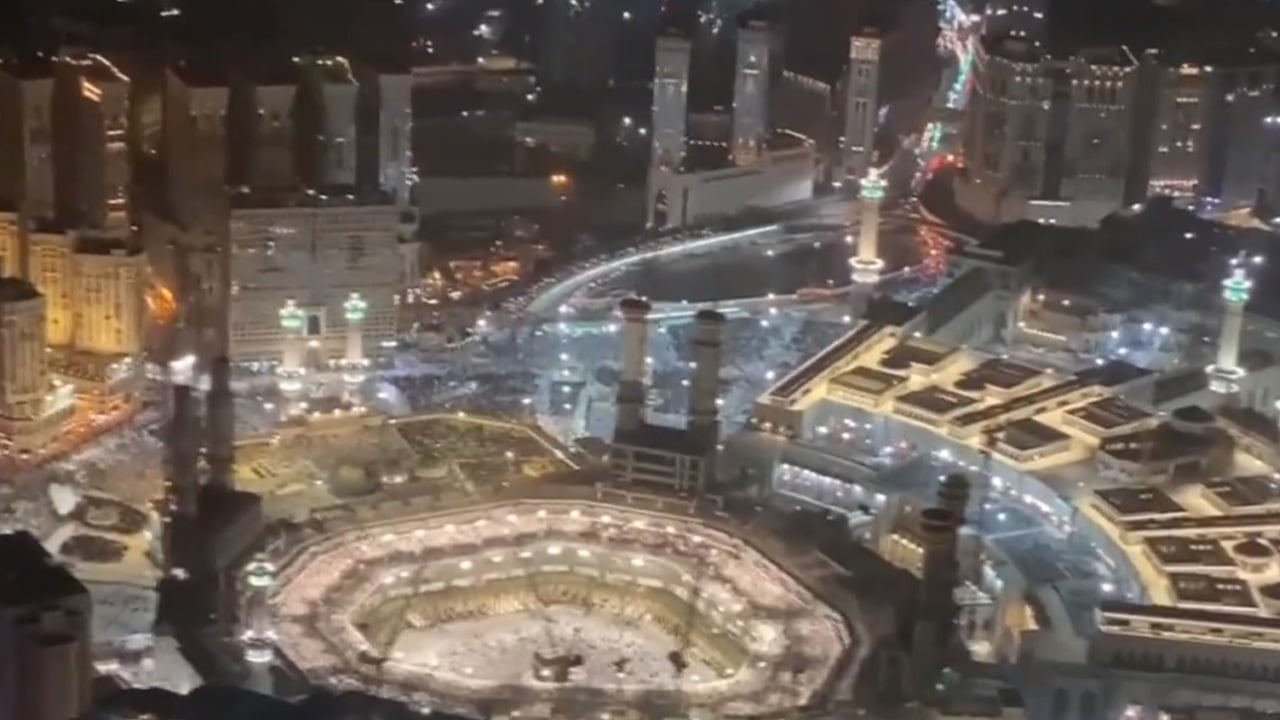 بالفيديو .. لقطات جوّية لصلاة التهجد ليلة 27 بالمسجد الحرام
