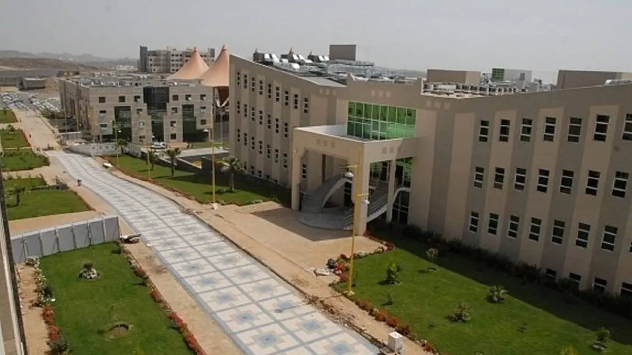 جامعة الملك خالد تعلن مواعيد قبول برامج الدراسات العليا 