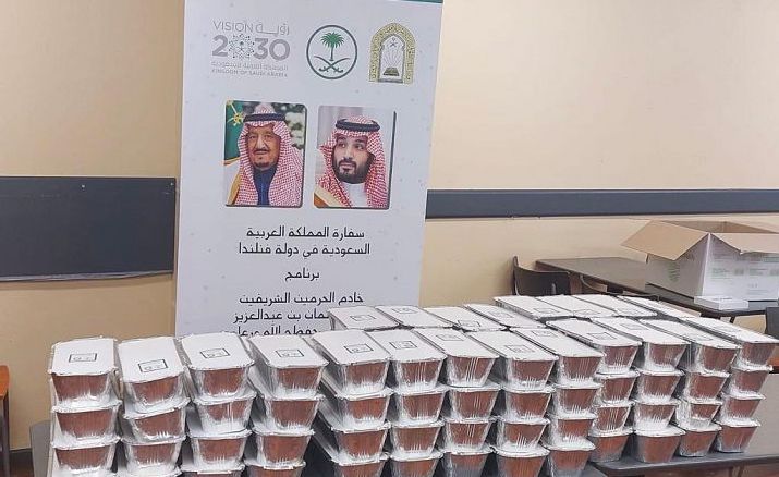 «الشؤون الإسلامية» توزع 3071 وجبة إفطار رمضانية في فنلندا
