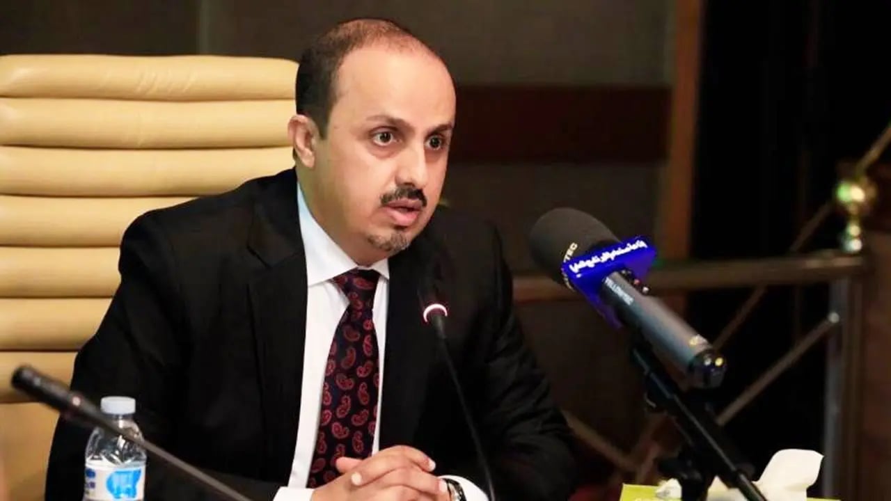 الإرياني: الحوثي سرَح الضباط واستبدلهم بجهلة وأطفال ومطلوبين أمنيًا