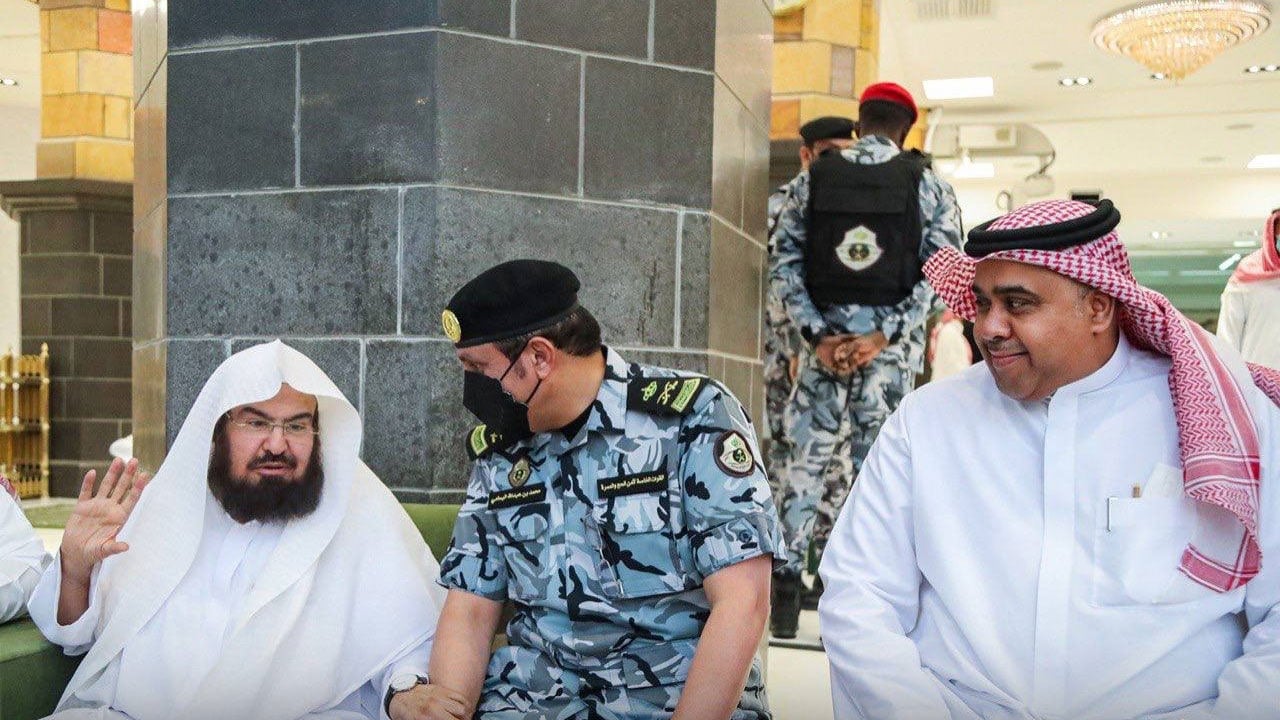 السديس يشيد بجهود قوات الأمن ويؤكد حرص الرئاسة على العمل التكاملي لخدمة القاصدين

