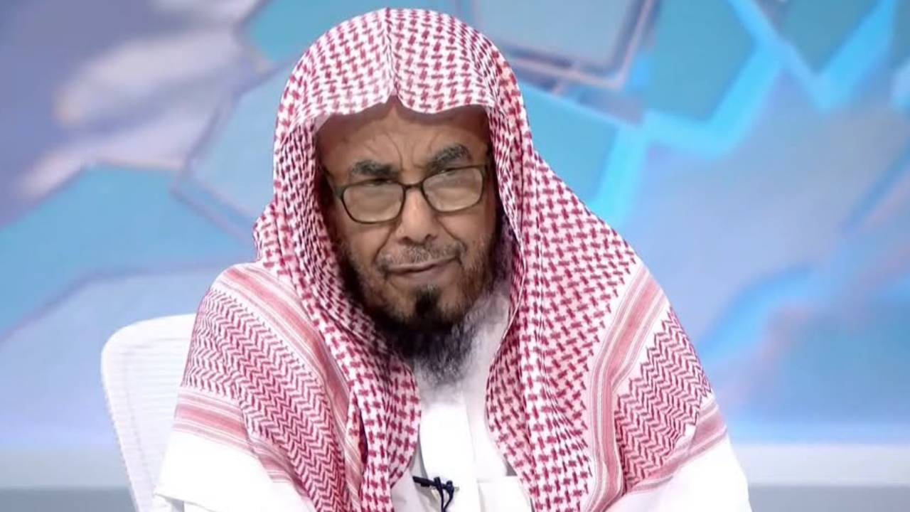 هل تسقط زكاة الفطر عند عدم استطاعة إخراجها؟ الشيخ المطلق يُجيب