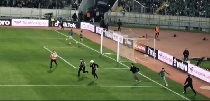  جماهير الرجاء تقتحم ملعب محمد الخامس قبل مواجهة الأهلي في دوري أبطال إفريقيا