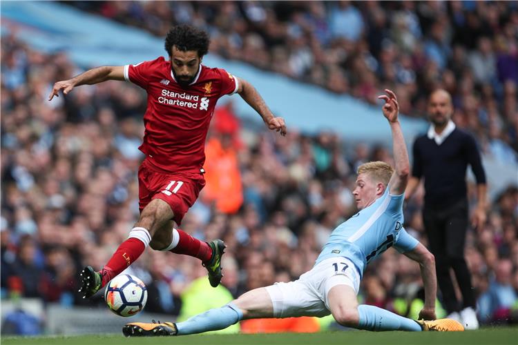 رغم تتويج البلجيكي.. الأرقام تظهر تفوق محمد صلاح على دي بروين