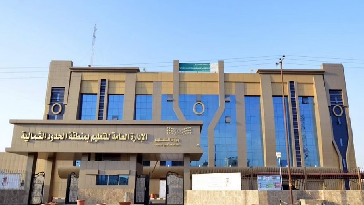 هناء مغربي.. تحوِّلُ منزلها لأول مدرسة أهلية مجانية لتعليم البنات بالحدود الشمالية
