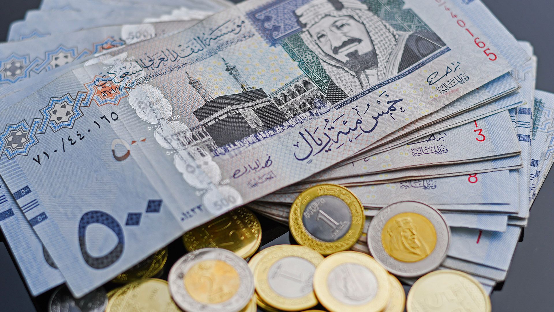 خبير اقتصادي: خفض قيمة الريال الأكثر فائدة للحكومة
