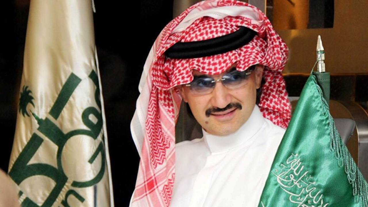 الأمير الوليد بن طلال يمنح الفيحاء مليون ريال بعد فوزه بكأس الملك
