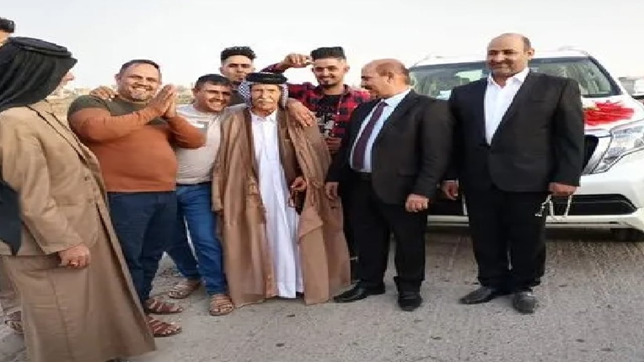 العروس تصغره بـ66 عامًا.. مسنّ عراقي في عمر الـ103 يتزوج للمرة الثالثة
