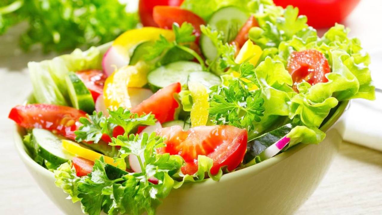 7 فوائد لتناول طبق السلطة يوميًا في رمضان 