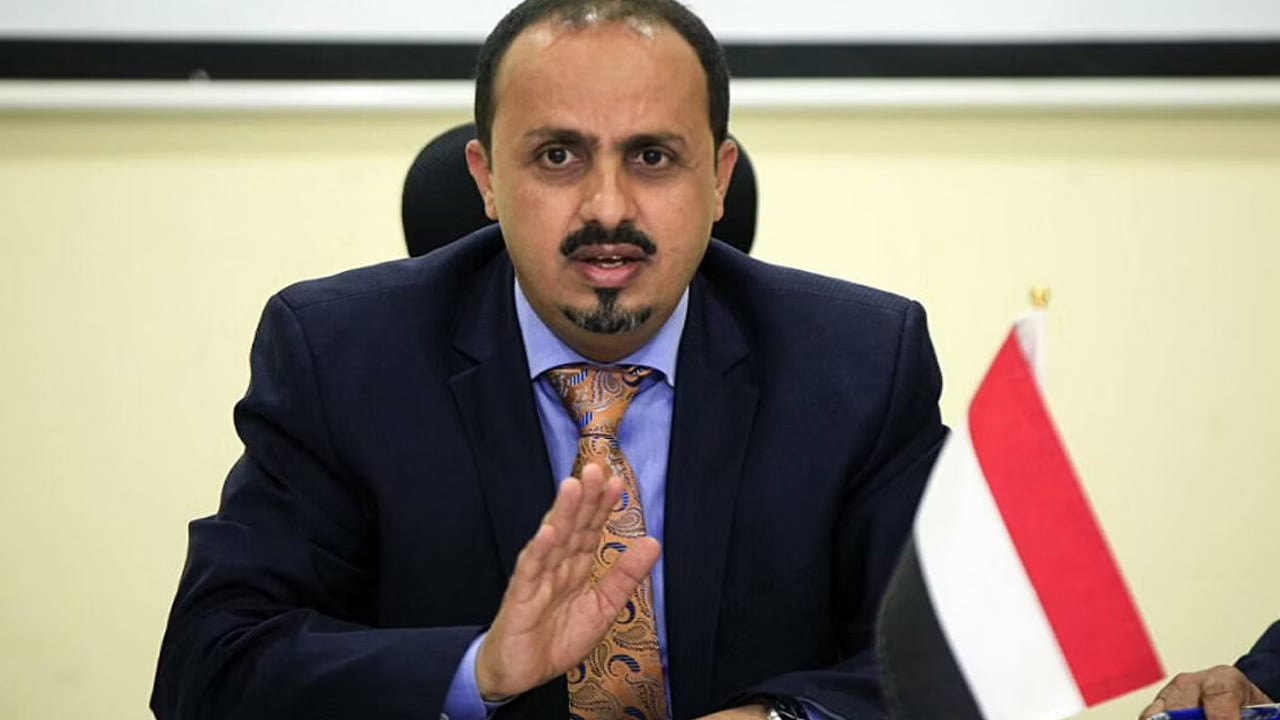 وزير إعلام اليمن يدين مقتل موظف بالسفارة الأمريكية داخل معتقل للحوثيين

