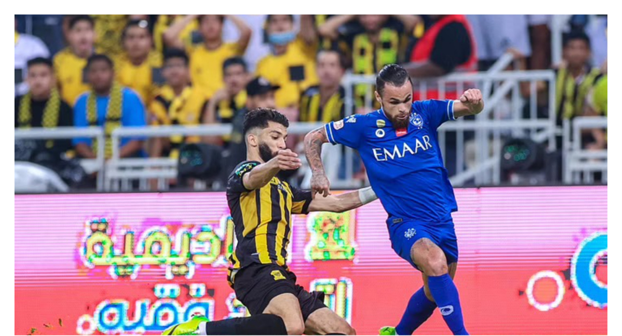 بعد فوز الهلال وتعثر الإتحاد.. المواجهات المباشرة تحسم التتويج بدوري المحترفين في حال تساوي النقاط