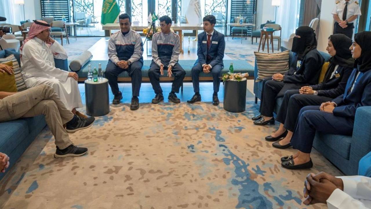 مدير «هدف» يلتقي المتدربين المدعومين من الصندوق للعمل بمشروع البحر الأحمر