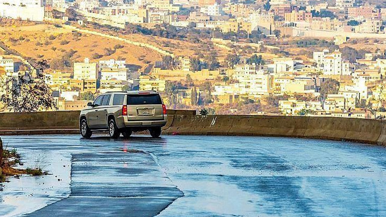 هطول أمطارٌ متفرقةٌ على منطقة الباحة
