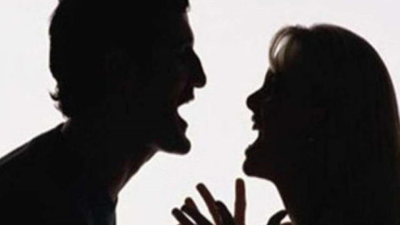 محامٍ يتحدث عن عنف الزوجات ضد أزواجهن: الرجل لا يشكو خوفًا على هيبته
