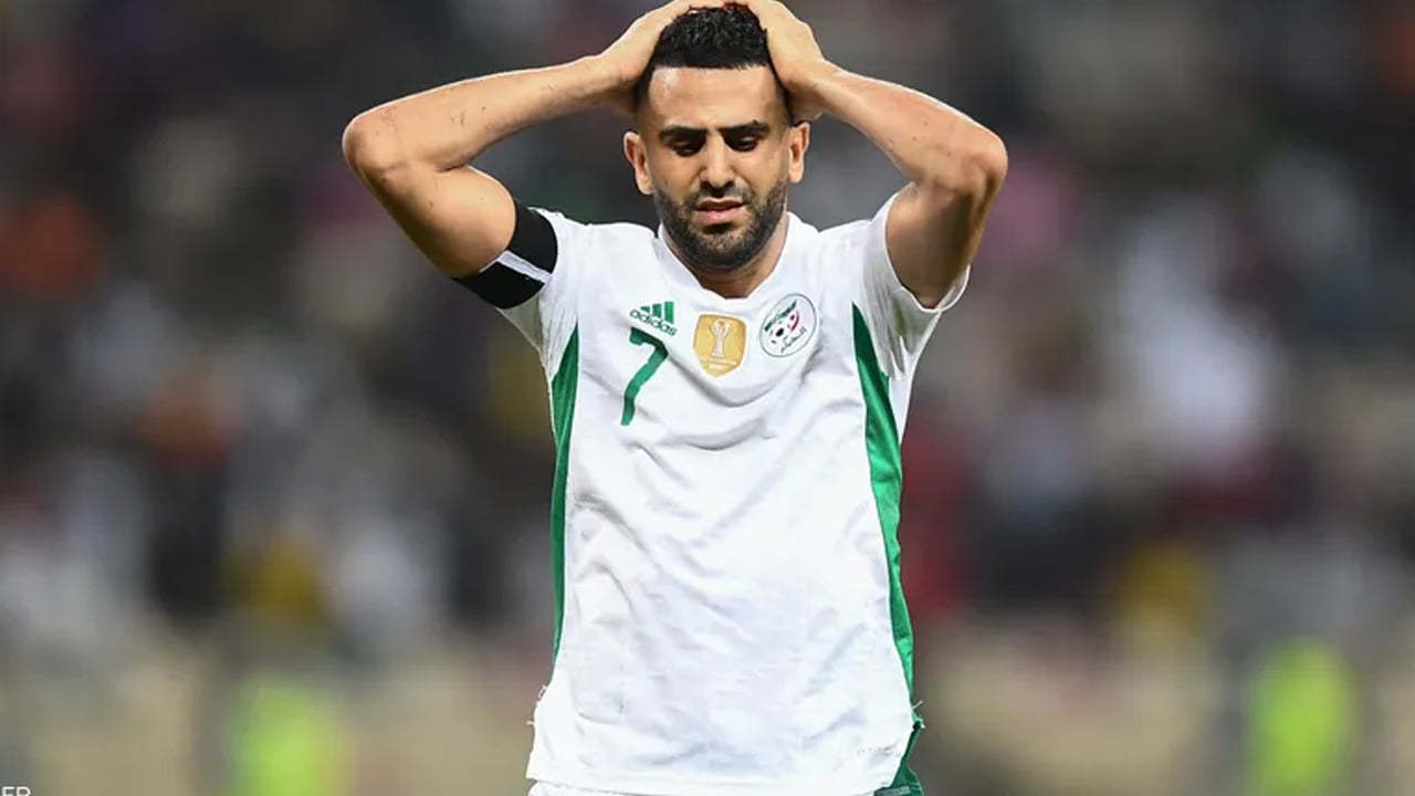 تويتر يلغي توثيق حساب رياض محرز بسبب تغريدة حول إعادة مباراة لمنتخب الجزائر
