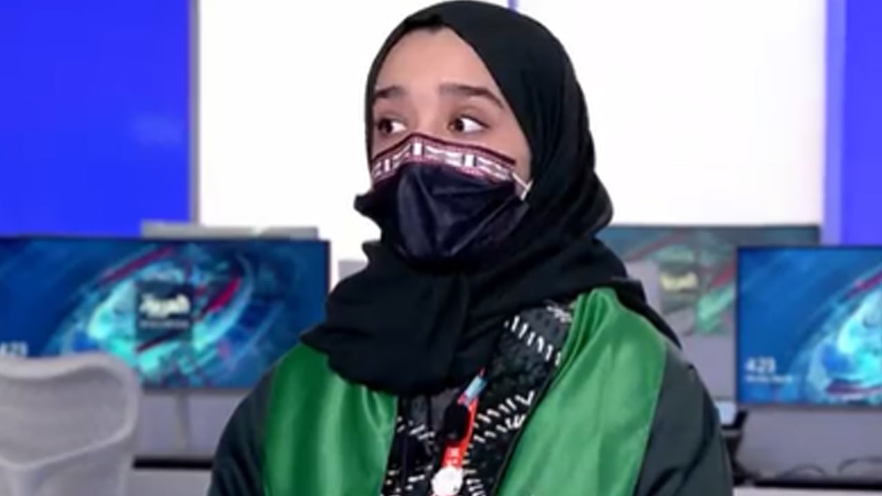 الفائزة بالمركز الرابع عالميًّا بمعرض آيسف تروي تفاصيل بحثها في الكيمياء 
