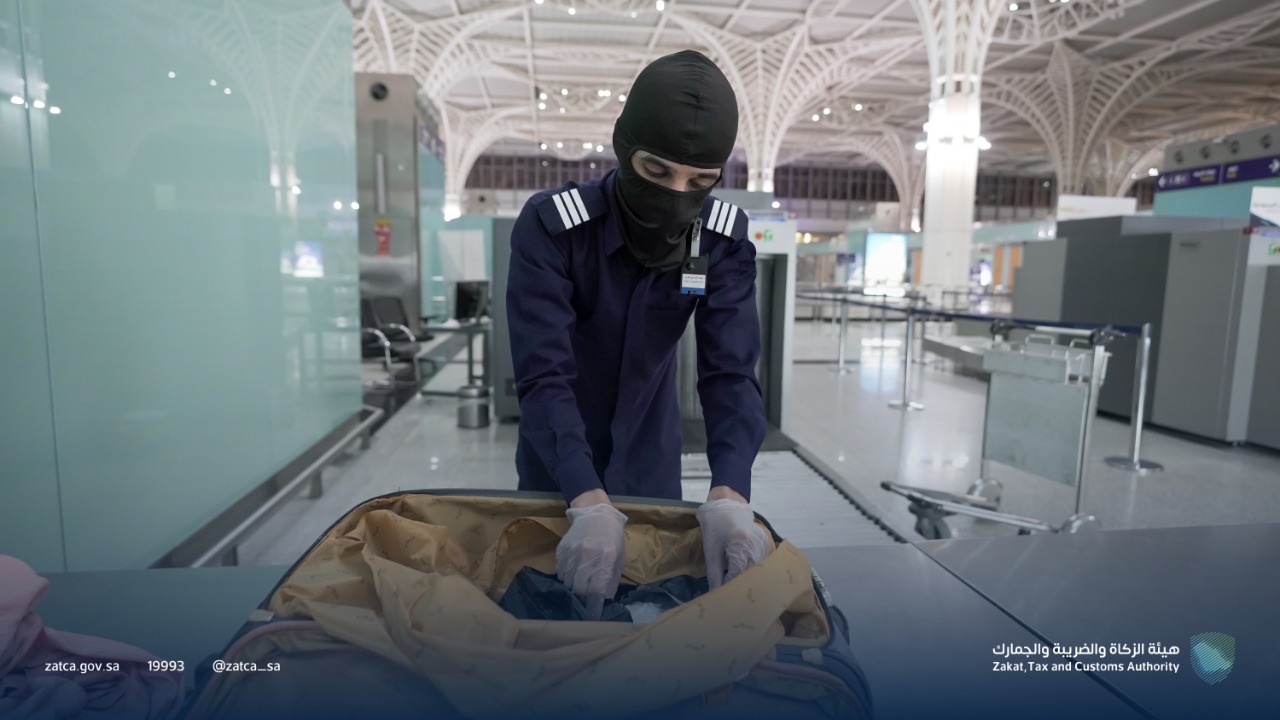 إحباط 3 محاولات لتهريب أكثر من 18 كيلوجرامًا من مادة الشبو المخدرة
