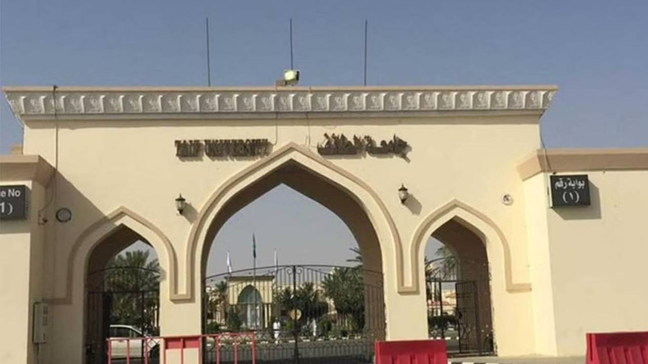 جامعة الطائف تقر خطة التحول نحو نظام الثلاث فصول

