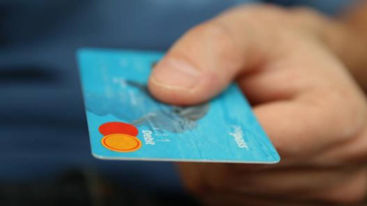 هل يمكن لمكان تجاري رفض التعامل بالبطاقة الائتمانية؟.. وزارة التجارة ترد