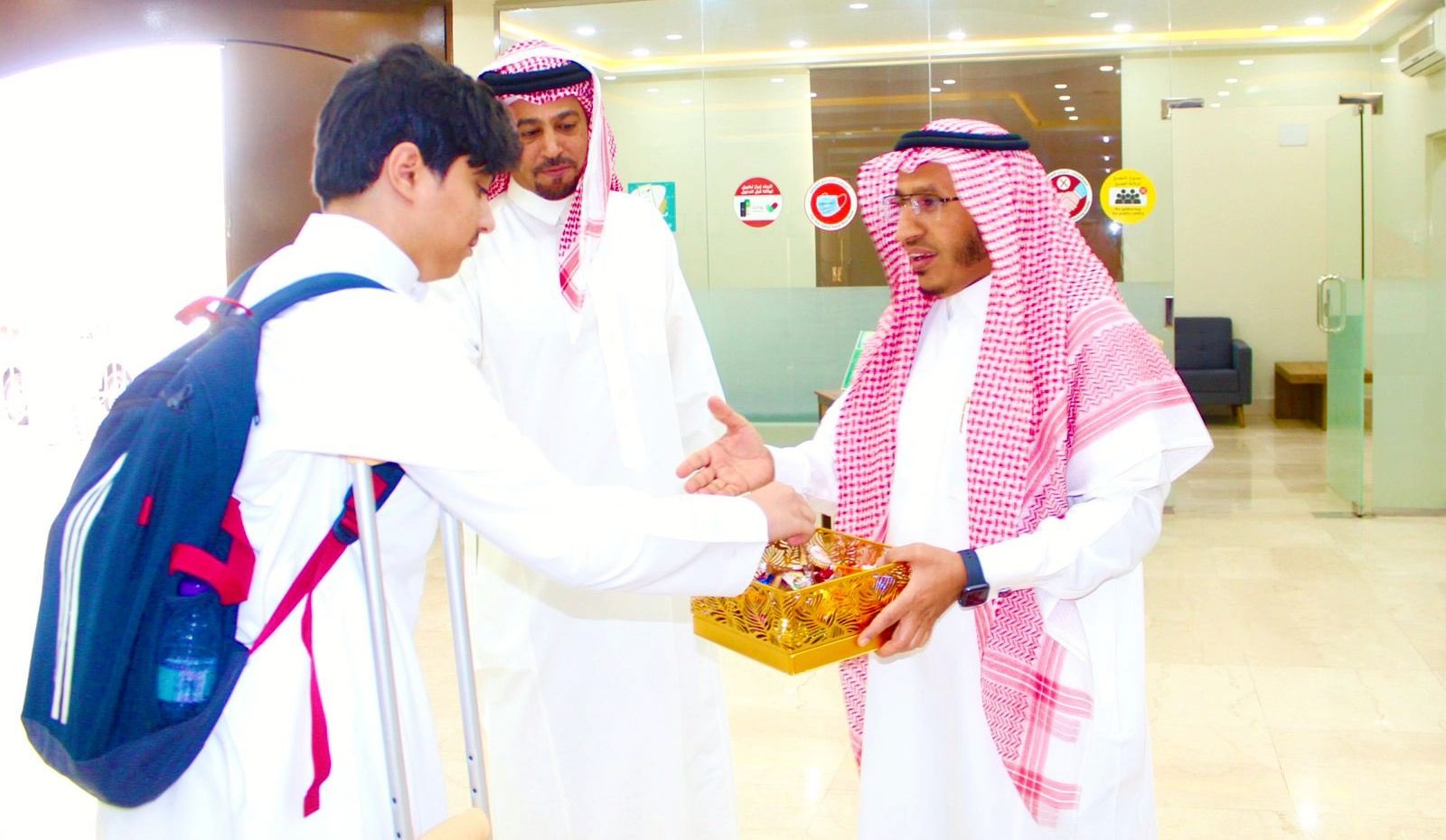 بالهدايا والحلوى.. المدارس تستقبل الطلاب والطالبات لاستئناف الفصل الدراسي الثالث 
