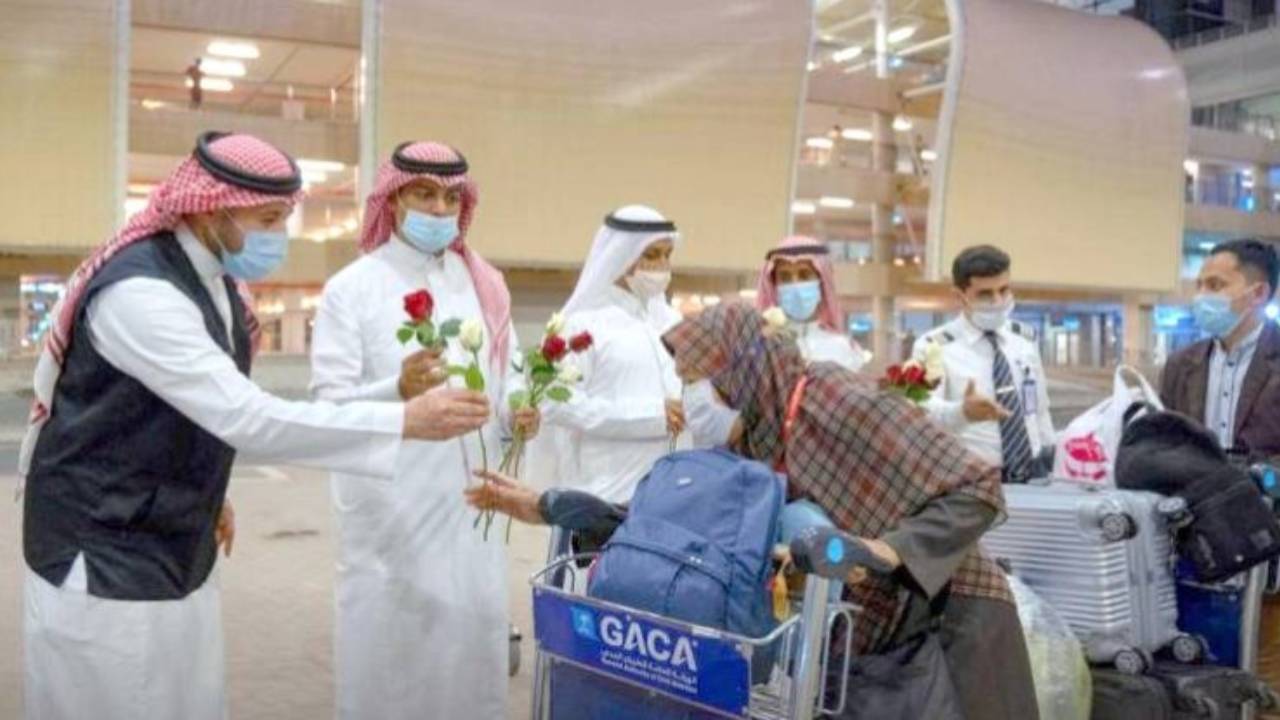تقرير: أعداد المغادرين من المعتمرين في ذروتها 