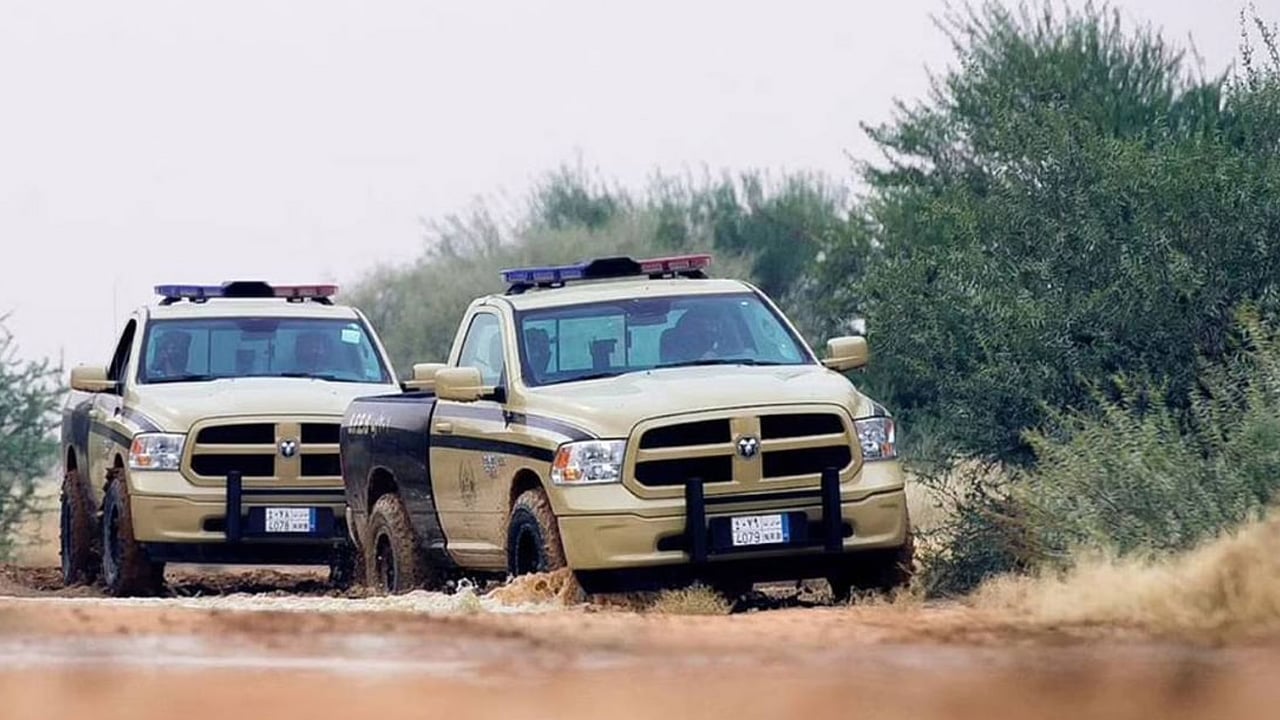 ضبط مخالفَين إثيوبيين لنظام أمن الحدود لتخزينهما حطبًا محليًا بمكة 
