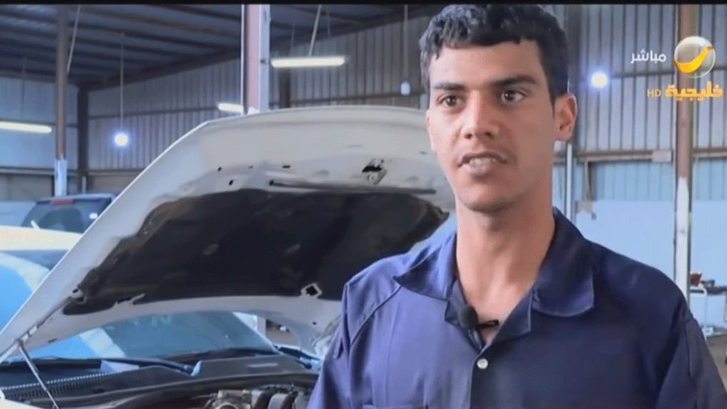 من هواية لمصدر دخل.. قصة شاب سعودي احترف ميكانيكا السيارات 
