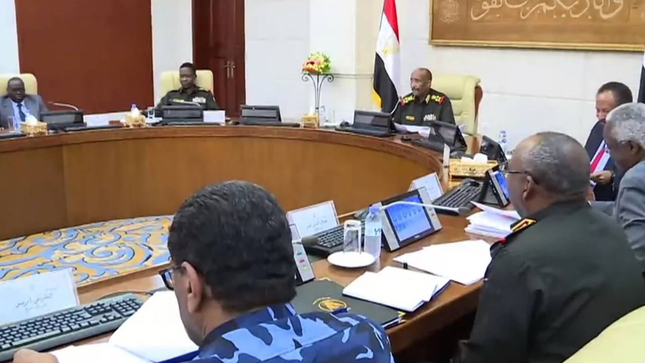 مجلس الأمن السوداني يوصي برفع الطوارئ وإطلاق المعتقلين