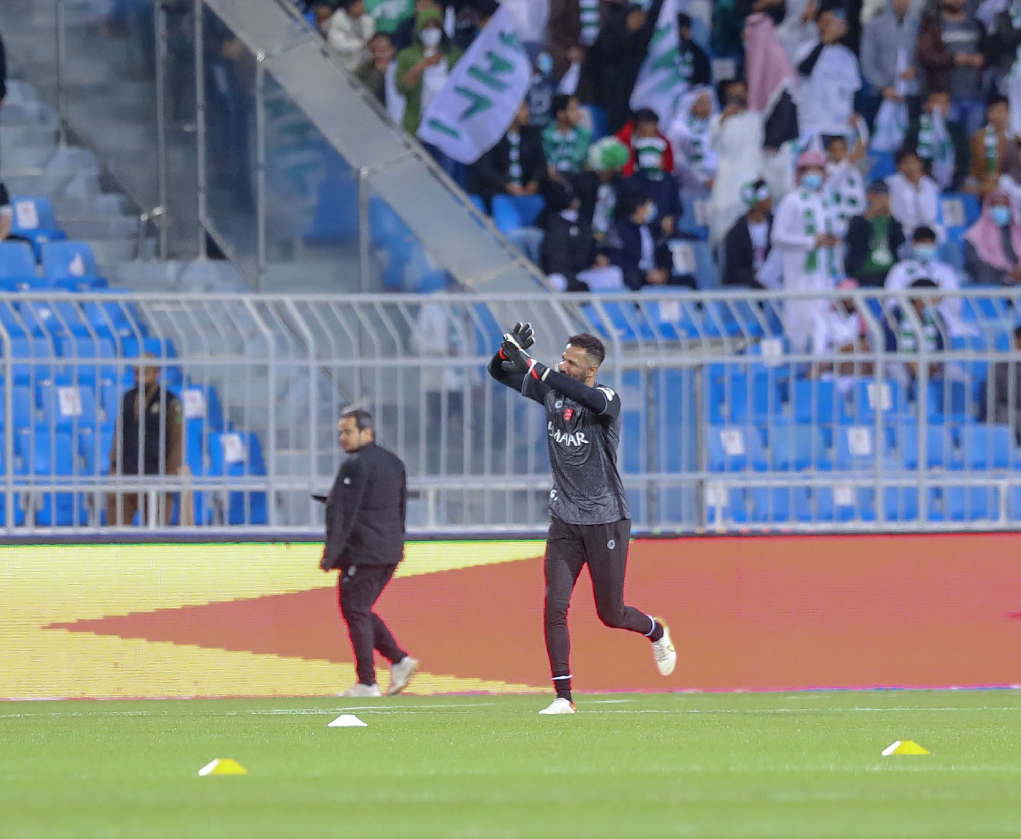 الهلال يعلن إصابة العويس في مشط القدم وغيابه عن مواجهة ضمك 
