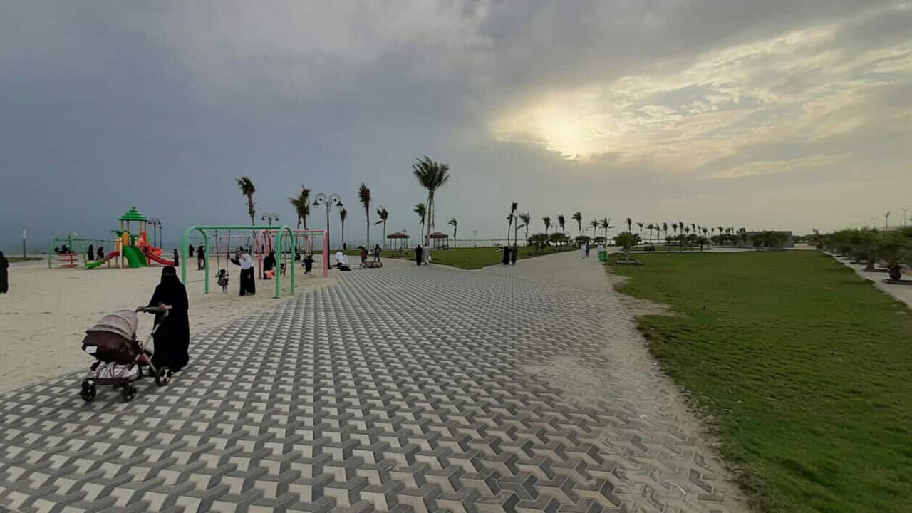 إقبال على الواجهات البحرية بجازان للاستمتاع بالعيد
