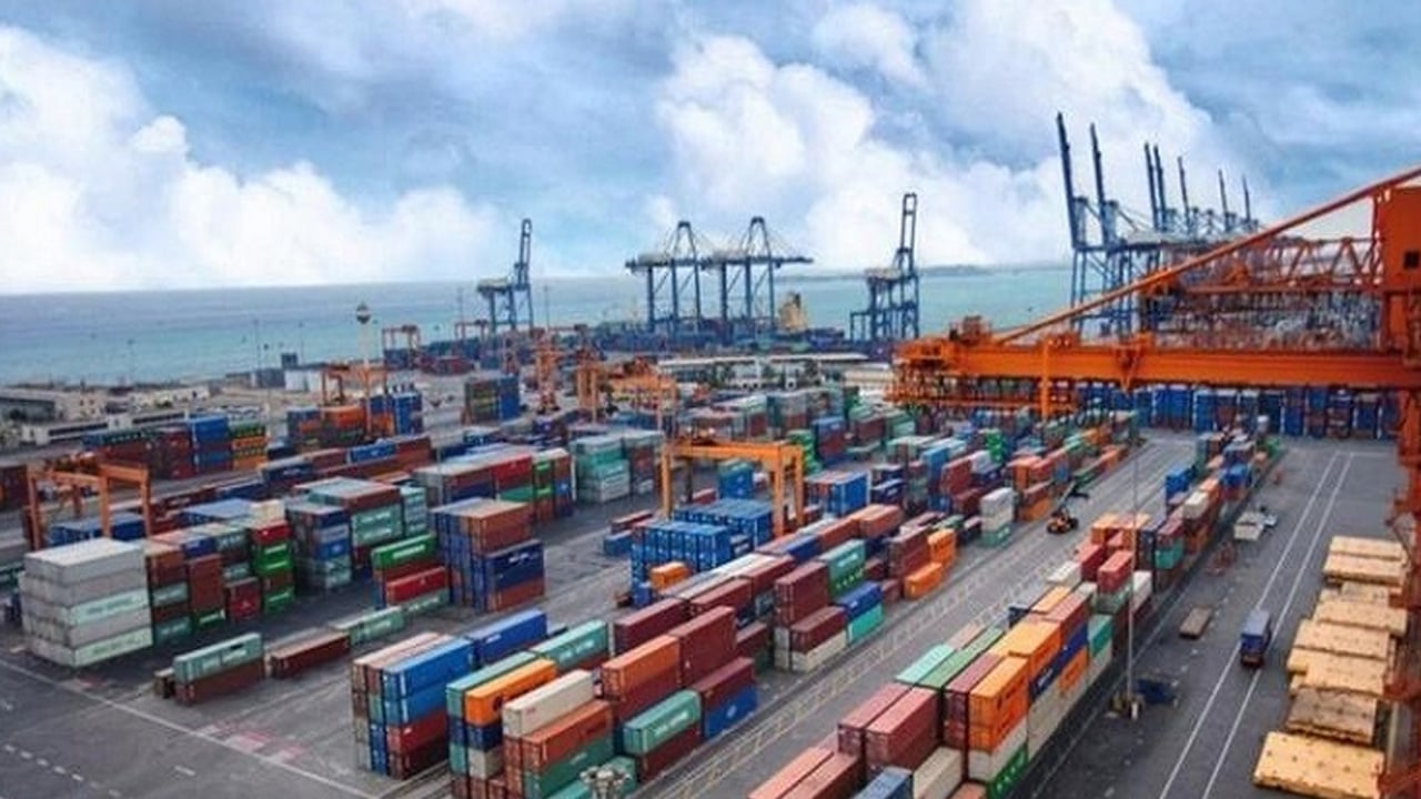 الموانئ السعودية.. بوابة التجارة والتنمية لقارات العالم
