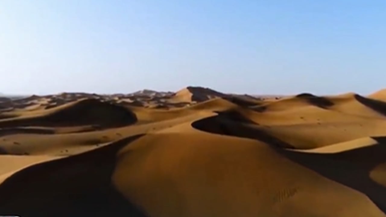 مختص: مساحة الربع الخالي تضاهي دولًا ويتخلل كثبانها أنواع متعددة من الرمال
