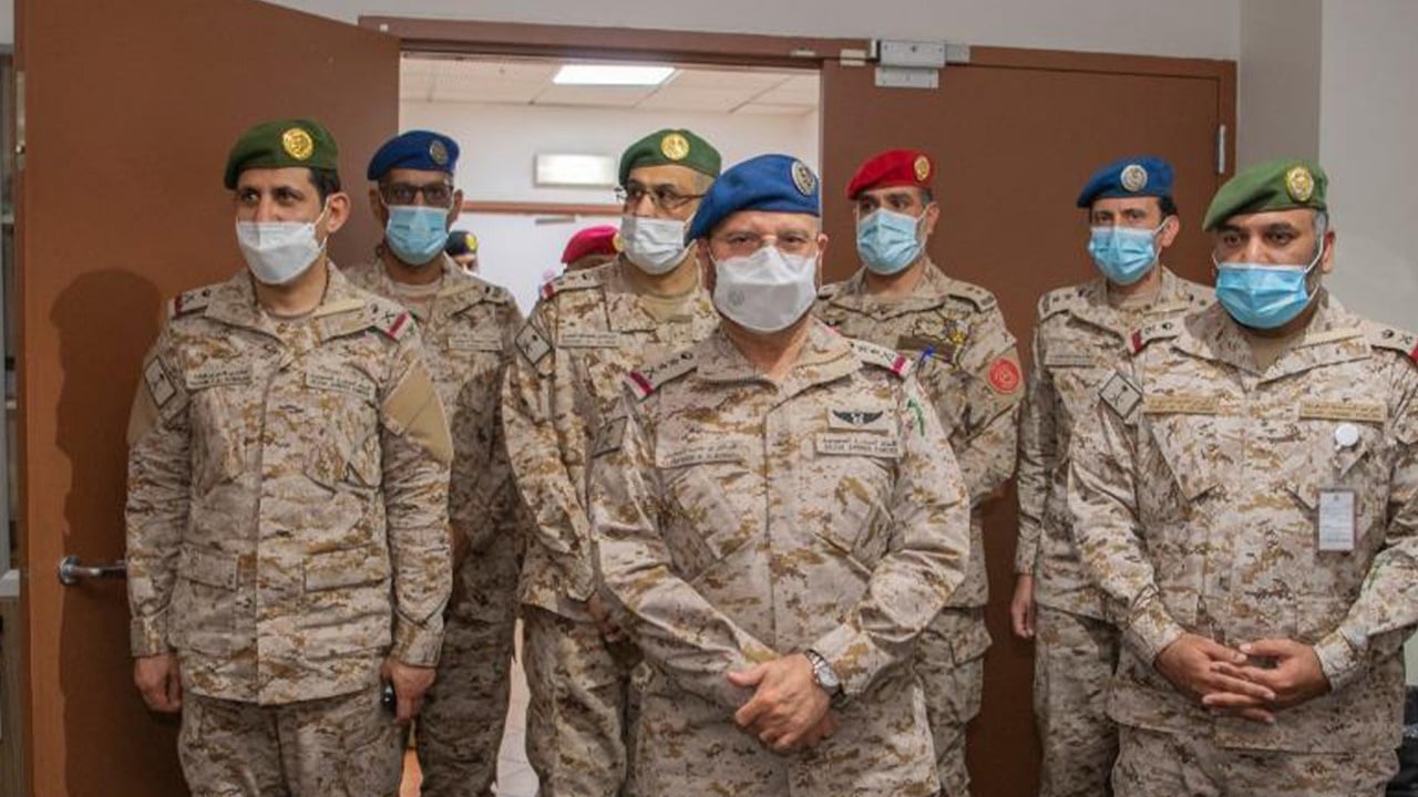 «الرويلي» يهنئ منسوبي هيئة الأركان وقوات التحالف وعمليات الدرعية بعيد الفطر
