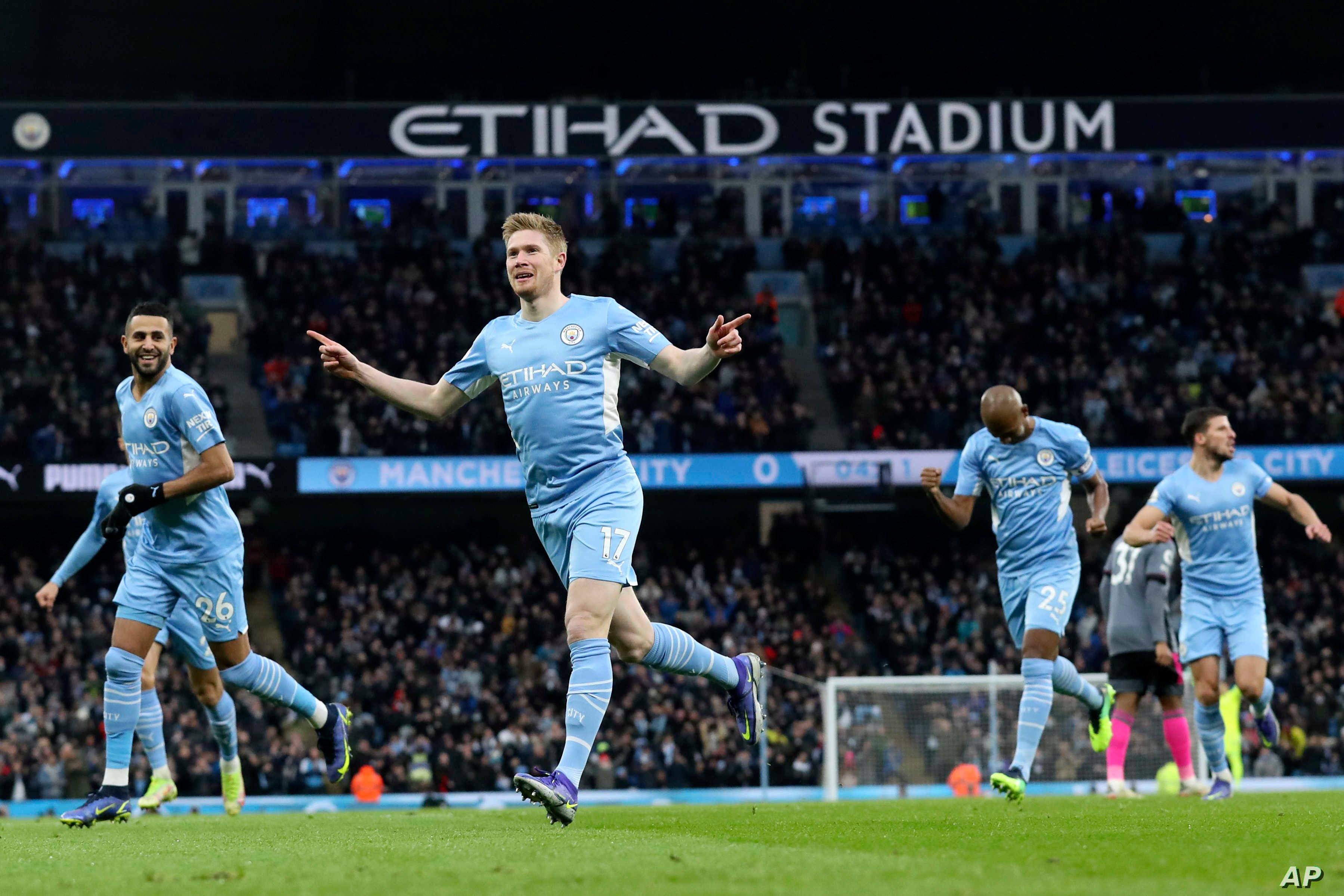 جوارديولا يدفع بالقوة الضاربة لمانشستر سيتي أمام أستون فيلا في مباراة حسم الدوري