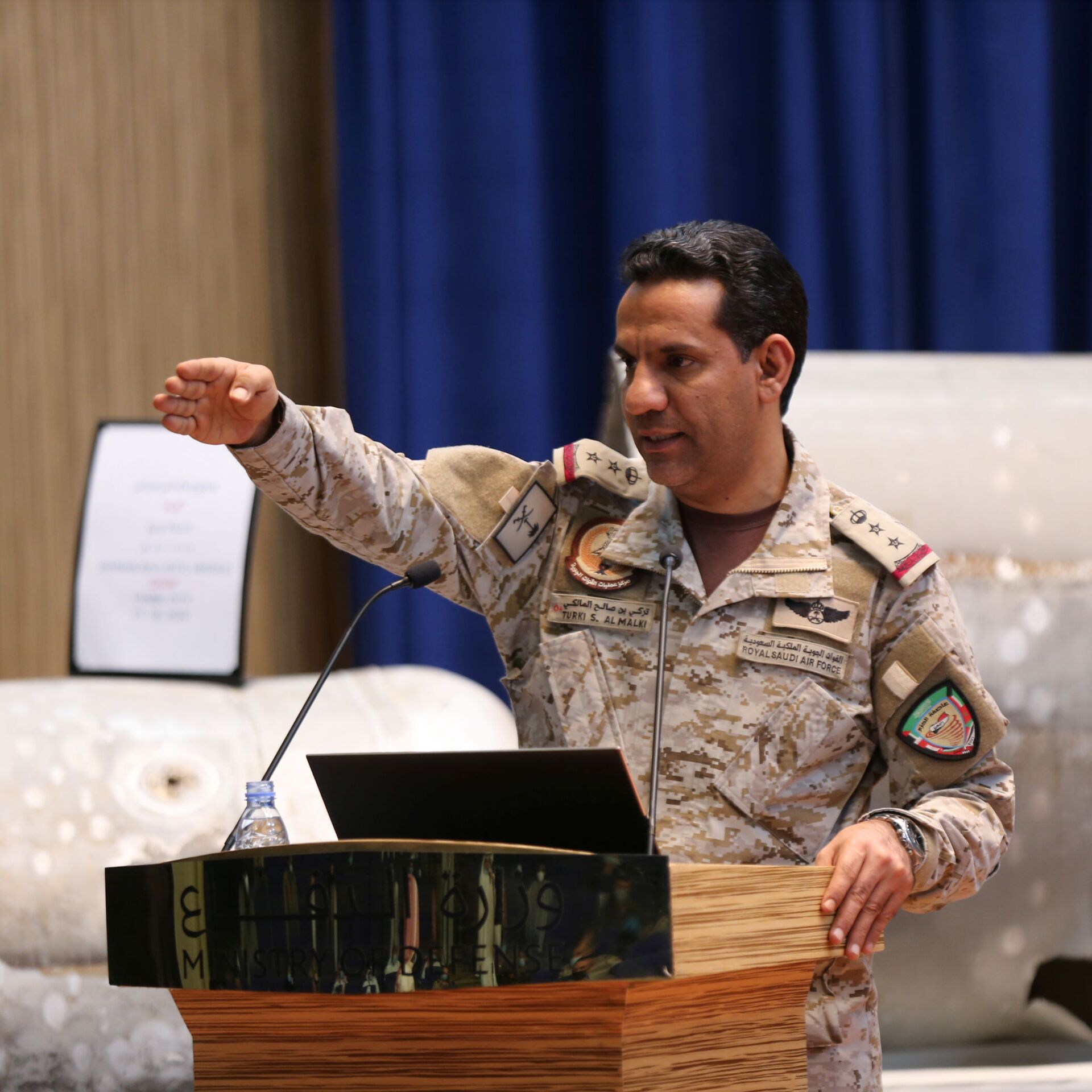 «التحالف»: 3 مراحل لنقل الأسرى الحوثيين جوا لصنعاء وعدن.. ومغادرة أولى الطائرات


