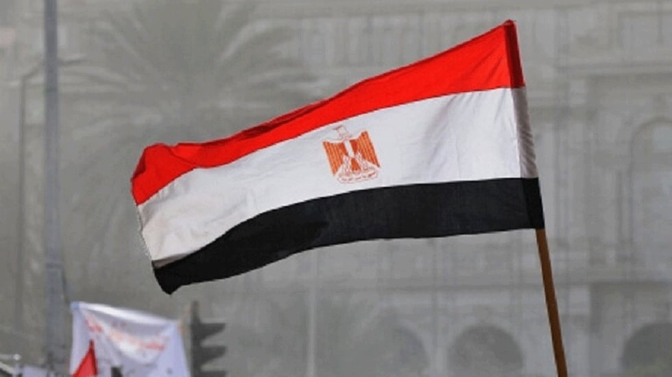مصر.. وفاة أب بعد ساعات من غرق نجله 
