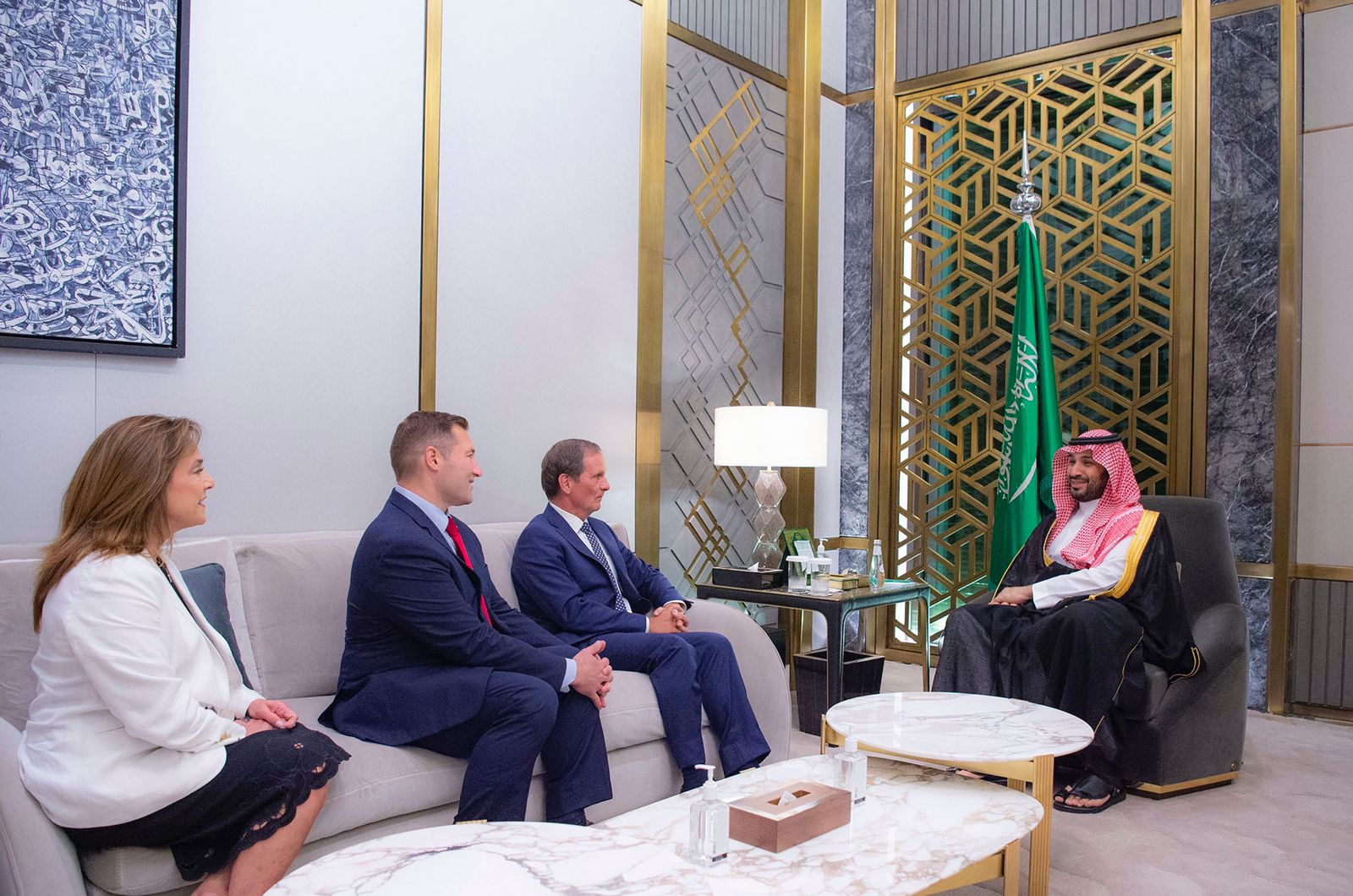 ولي العهد يستعرض مع وفد من الكونجرس الأمريكي القضايا ذات الاهتمام المشترك

