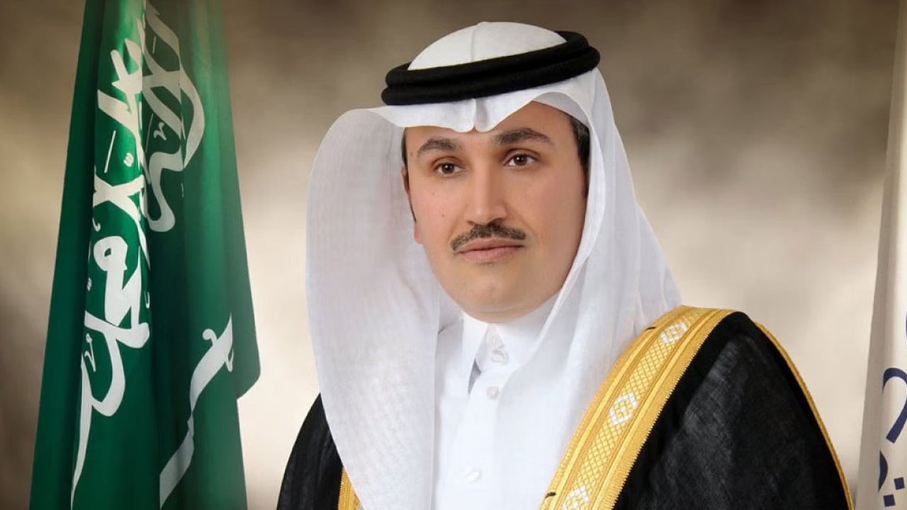 وزير النقل يوجه بتشكيل لجنة تحقيق عاجلة بشأن عدم انتظام الرحلات بمطار جدة
