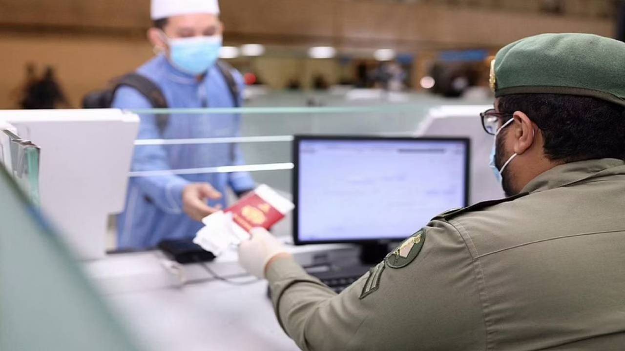 هل تجديد الجواز للأجنبي يتم إلكترونيا؟ الجوزات تُجيب 